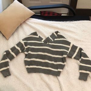 Cute sweater with twisted back